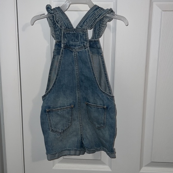 Shortie Gap overalls in 3T - Picture 2 of 4